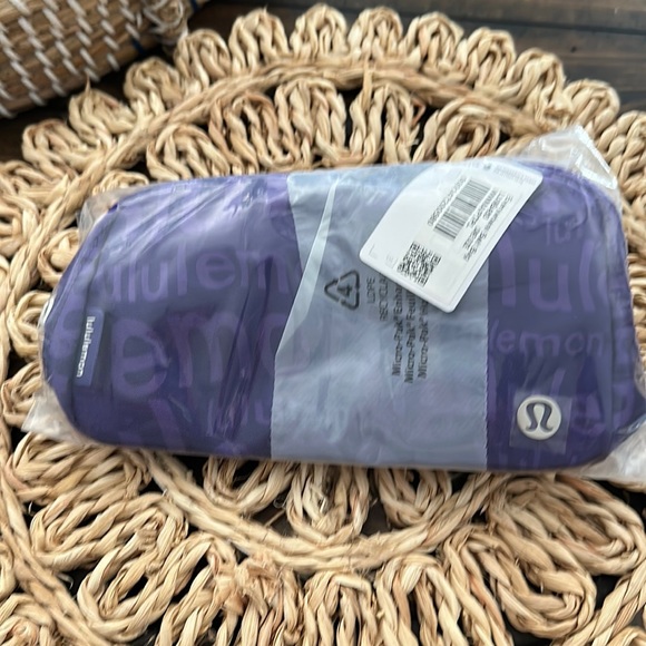 Lululemon 🍋 New everywhere belt bag Wobbly Wordmark , Atomic  Purple Petrol NWT - Picture 6 of 7